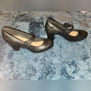 Clarks black heels women's 8.5 EUC